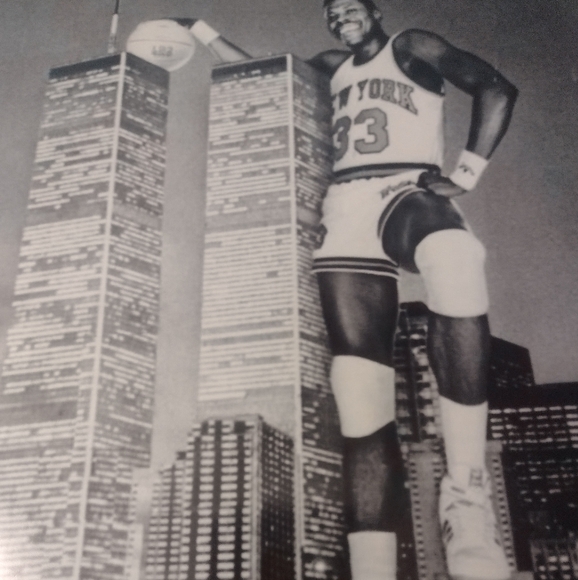 NEW! PATRICK EWING KNICKS ROOKIE BLACK & WHITE OLD SCHOOL 8.5x11 GLOSSY POSTER🤩 - Picture 7 of 8